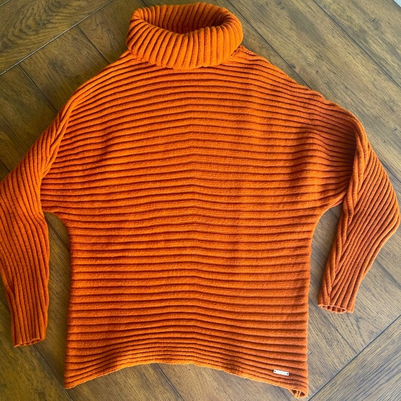 T Tahari Sweaters - Soft T. Tahari sweater